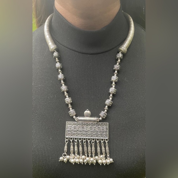 The Long Tribal Necklace - Picture 3 of 4